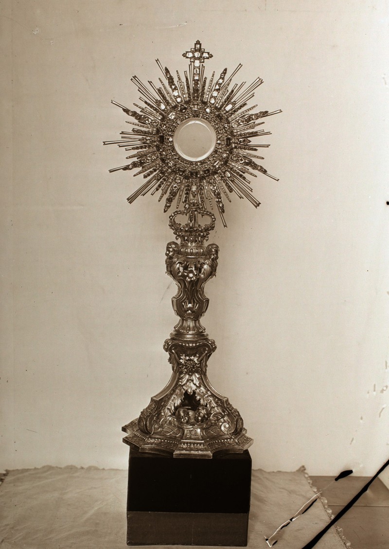 Ostensorio a raggiera in argento e pietre preziose. Donato da Maria Giovanna Battista duchessa di Savoia, Oropa, Santuario, AFFTM 251 6364